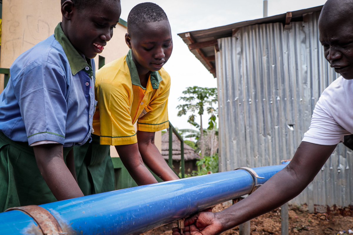 Hand hygiene is one of the most effective ways to prevent the spread of diseases and save lives.

In #SouthSudan our School WASH Club members and ambassadors promote the importance of hand washing to their peers, families and community members 🧼🫧🪣

#GlobalHandwashingDay