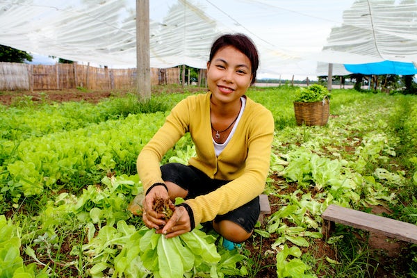 IFAD's tweet photo. This #WorldFoodDay, let's celebrate the amazing people who grow 1/3 of the world's food:

👏 👏 👏 SMALL-SCALE FARMERS 👏 👏 👏 https://t.co/cg65J3lnQB