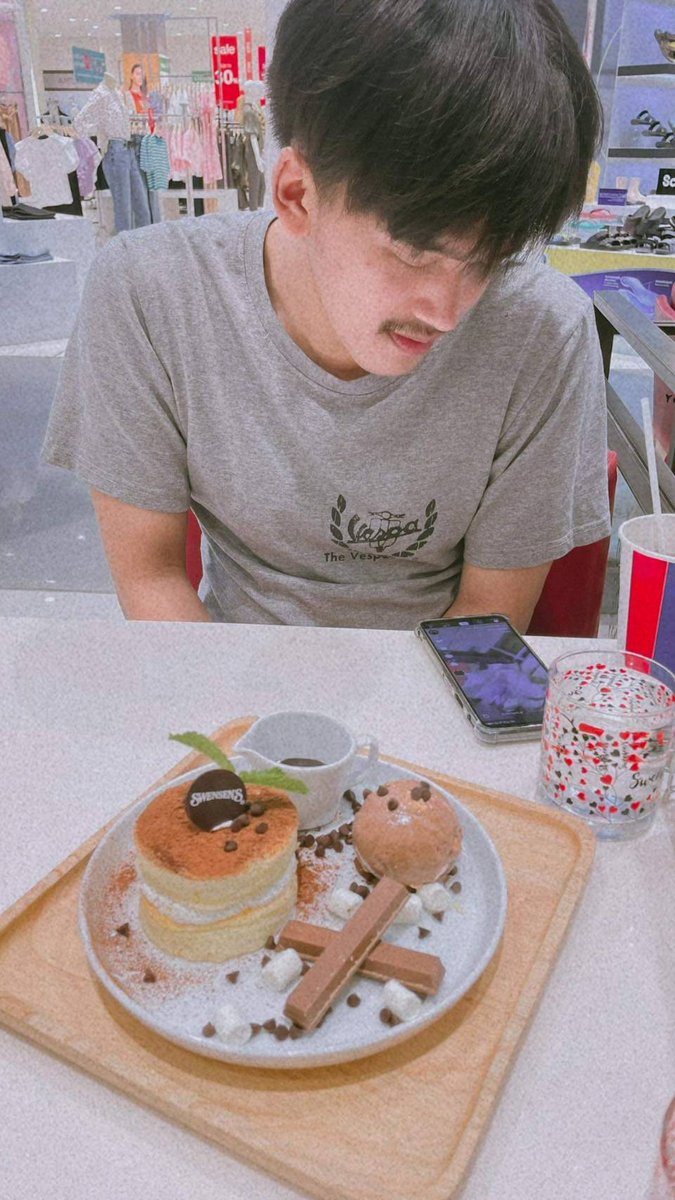 Top89581453's tweet photo. #กำแพงเพชร กินไอติมกัน ไหม😘😘 https://t.co/jTAPCfFPPI