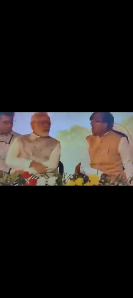 abhirai101099's tweet photo. #Release_MP_Constable_Merit 
हमारे प्रिय मामा जी जिस स्पीड से आपने काजू बादाम मुंह में डाला उतनी ही स्पीड से आप एमपी पुलिस की मेरिट डाले तो ज्यादा मेहरबानी होगी । 
धन्यवाद 🙏
@ChouhanShivraj @JM_Scindia @AmitShah @narendramodi @drnarottammisra @OfficeOfKNath @sumitpachauri09 https://t.co/BqjoBpqLQY