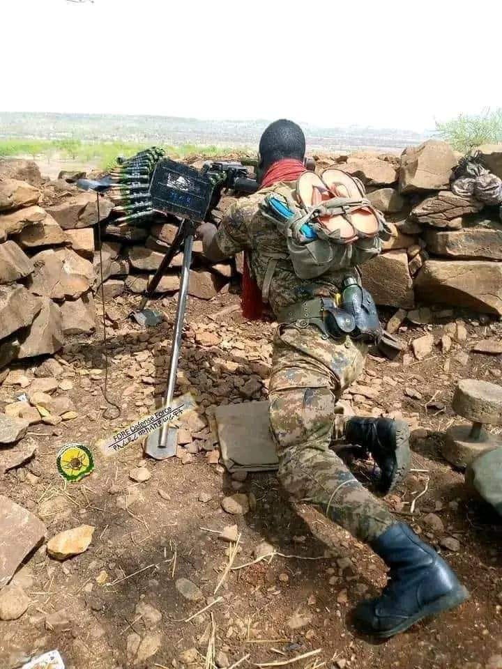 BikiltuMosisa1's tweet photo. #እኛ ኢትዮጵያዊያን 🇪🇹 በታሪካችን ሽንፈትን የማናው፣ የኩሩ ህዝቦች ነን፣ ለክብራችን የማንደራደር❗️ እኛ ማለት በጦር፣ ጎራዴና ጋሻ መድፍ እና ትላልቅ መሳሪያ ታጥቆ የመጣውን አሽመድምደን የመለሰን የመላው ጥቁር ህዝቦች የነፃነት አርማ ነን❗️💪 https://t.co/2gUGf3hWUk