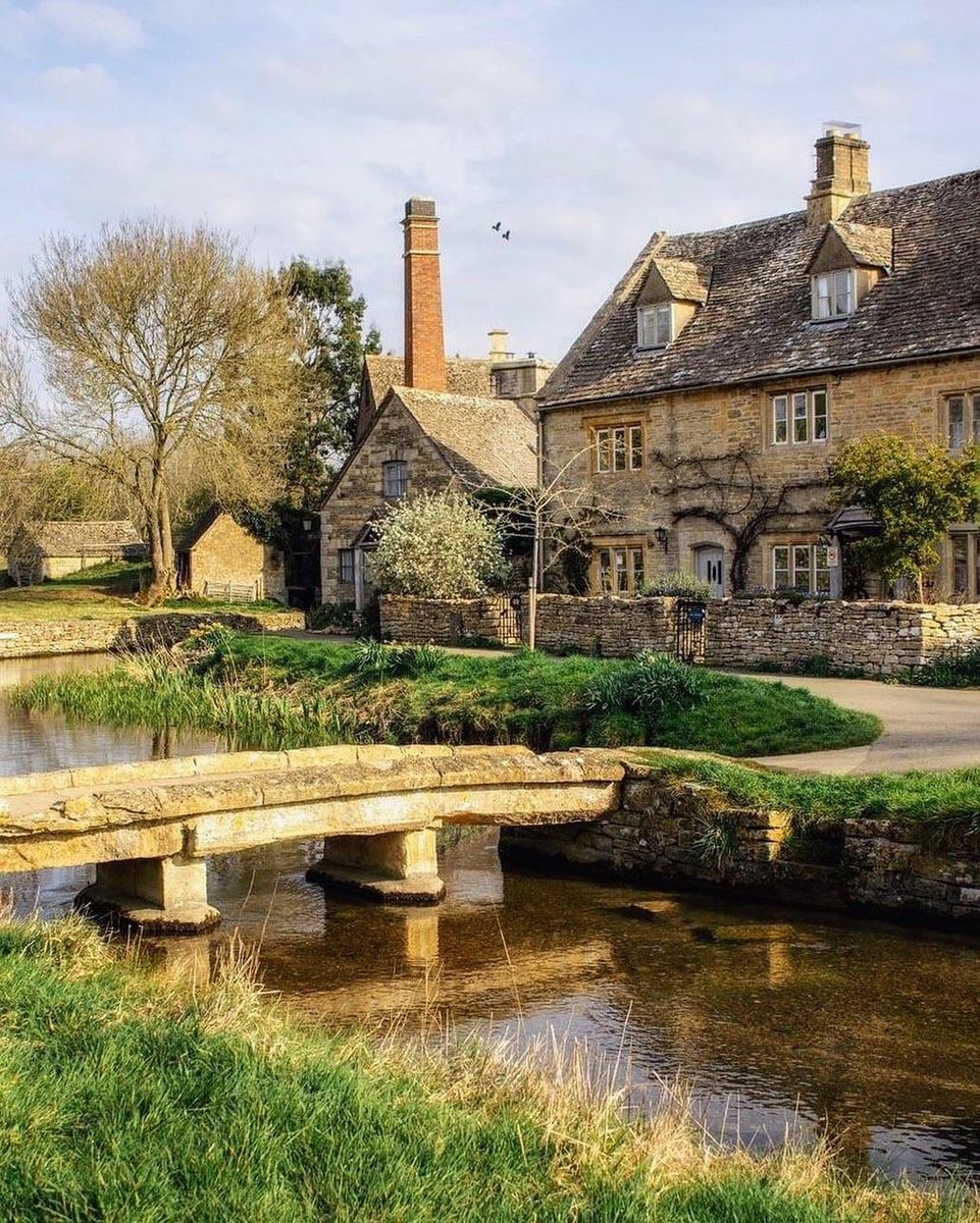 Famous #village of Lower #Slaughter, #Cotswolds - one of the most beautiful places in all of #England, United Kingdom 🇬🇧 - 📸 Photo © by instagram.com/wordyelaine 🙌 Follow 👉 instagram.com/amazing__europe