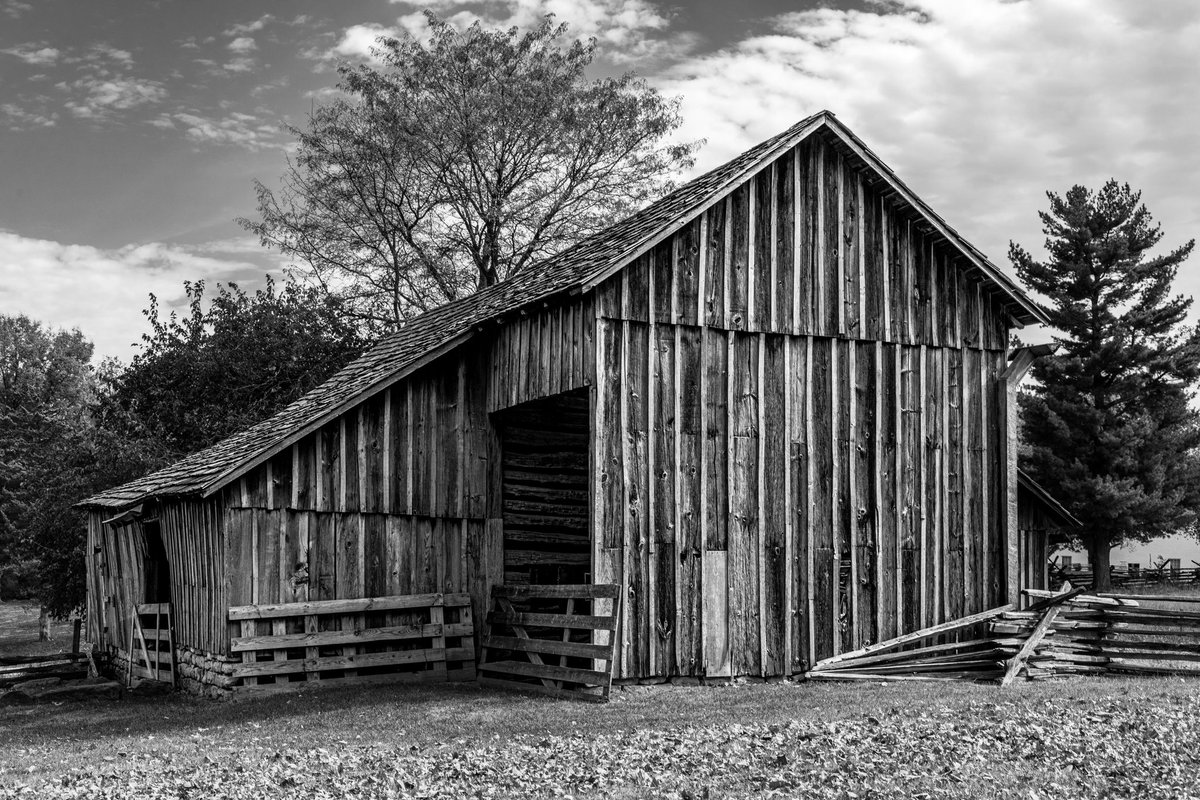 #blackandwhitephotography #blackandwhitephoto #streetphotography #photooftheday
 #photography  #photo #foto #photographer  #picoftheday  #canonphotography #monochrome