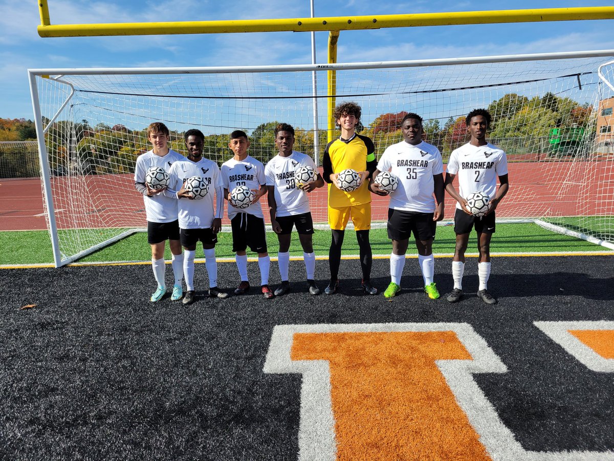 Congratulations to our seniors on their day. Thanks to <a href="/BPHawksboyssoc1/">BPHawksBoysSoccer</a> for recognizing our seniors!