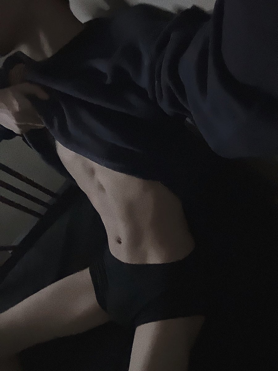 _callmeuno's tweet photo. dumping this before the no undies one https://t.co/PrnIHwd4LR