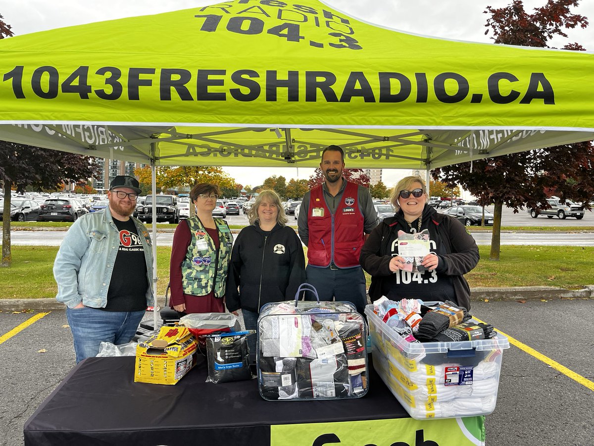 @bigmacfishes & Heather from @Lowes_Canada #ygk popped by our @1043FreshRadio, @963bigfm and @CataraquiCentre 3rd #Socktober Drive Thru with the first donation from their new sock drive! #communitysupport #togetherwecan