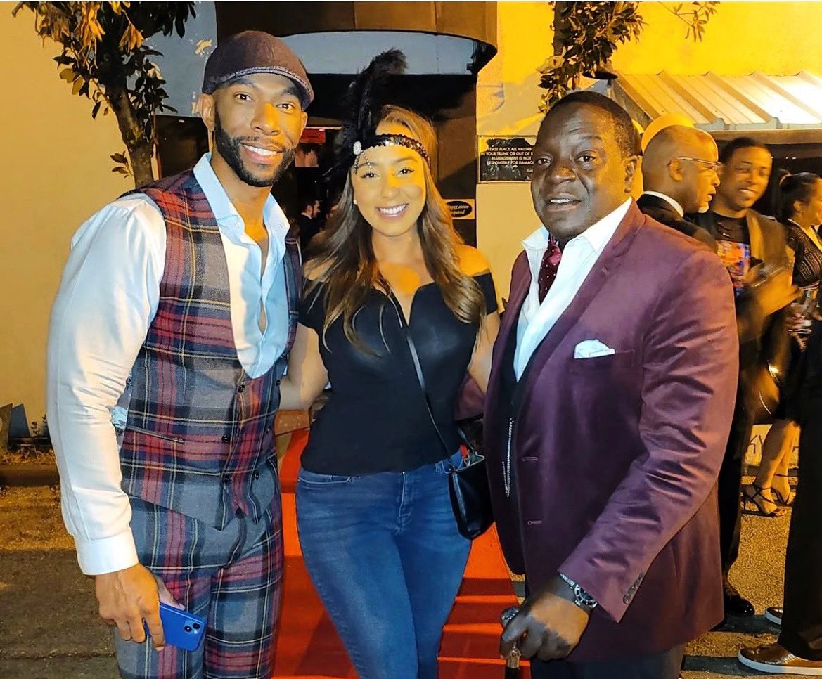 Bfordtv's tweet photo. Had a blast celebrating @isiahcareyFOX26 birthday!
Roaring 20s style! 🥂
#tvnews #blackjournalists #HABJ #NABJ https://t.co/ITZ4PNfpgC