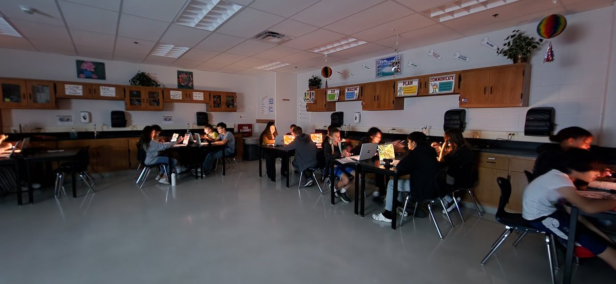leejin_mendiola's tweet photo. @NISDMSScience @NISDFolks Fun and engagement? zSPACE is the way to go!! It blew their minds! https://t.co/G9bmWu9ZkS