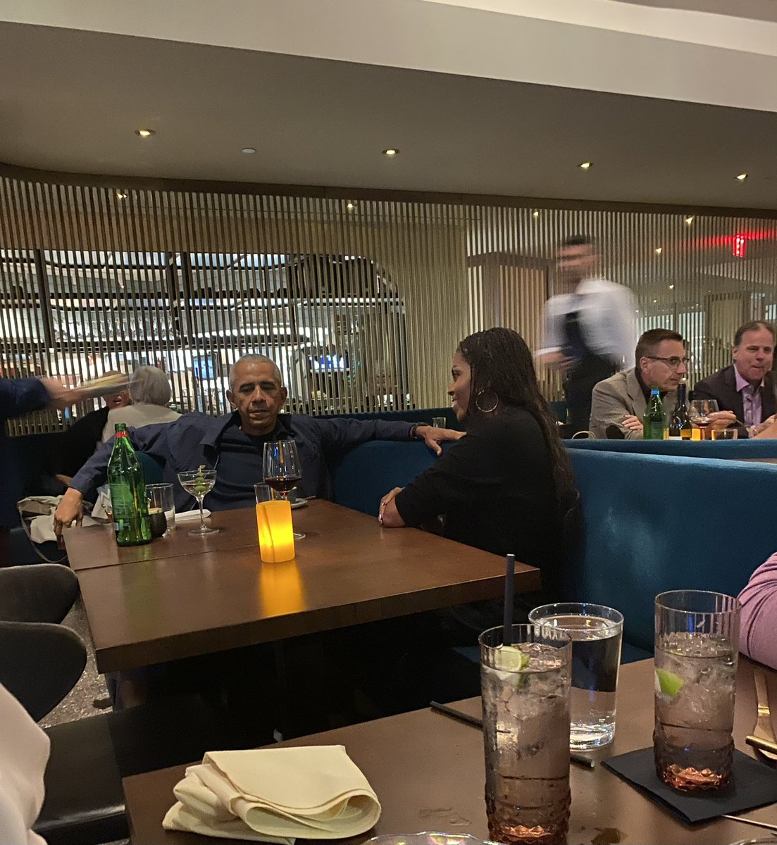 MsKelly_'s tweet photo. If I’m having dinner at the same place as the Obamas I’m in the right spaces! I’m fanning out! https://t.co/bBRN2klVCh