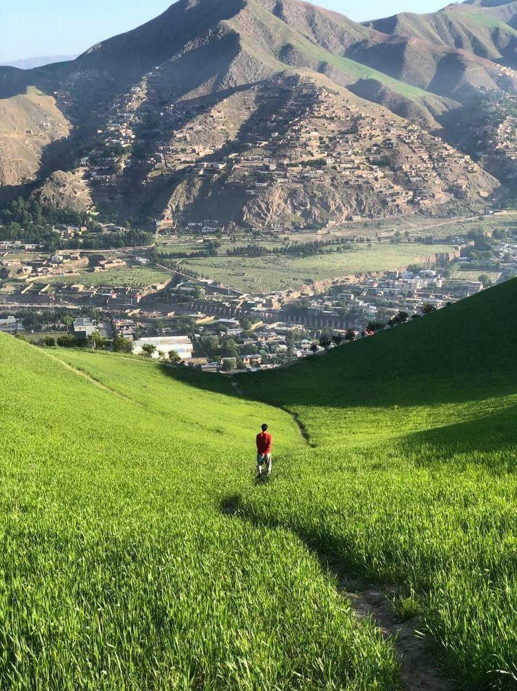 د وطن زرغون سهار
ښایسته بدخشان