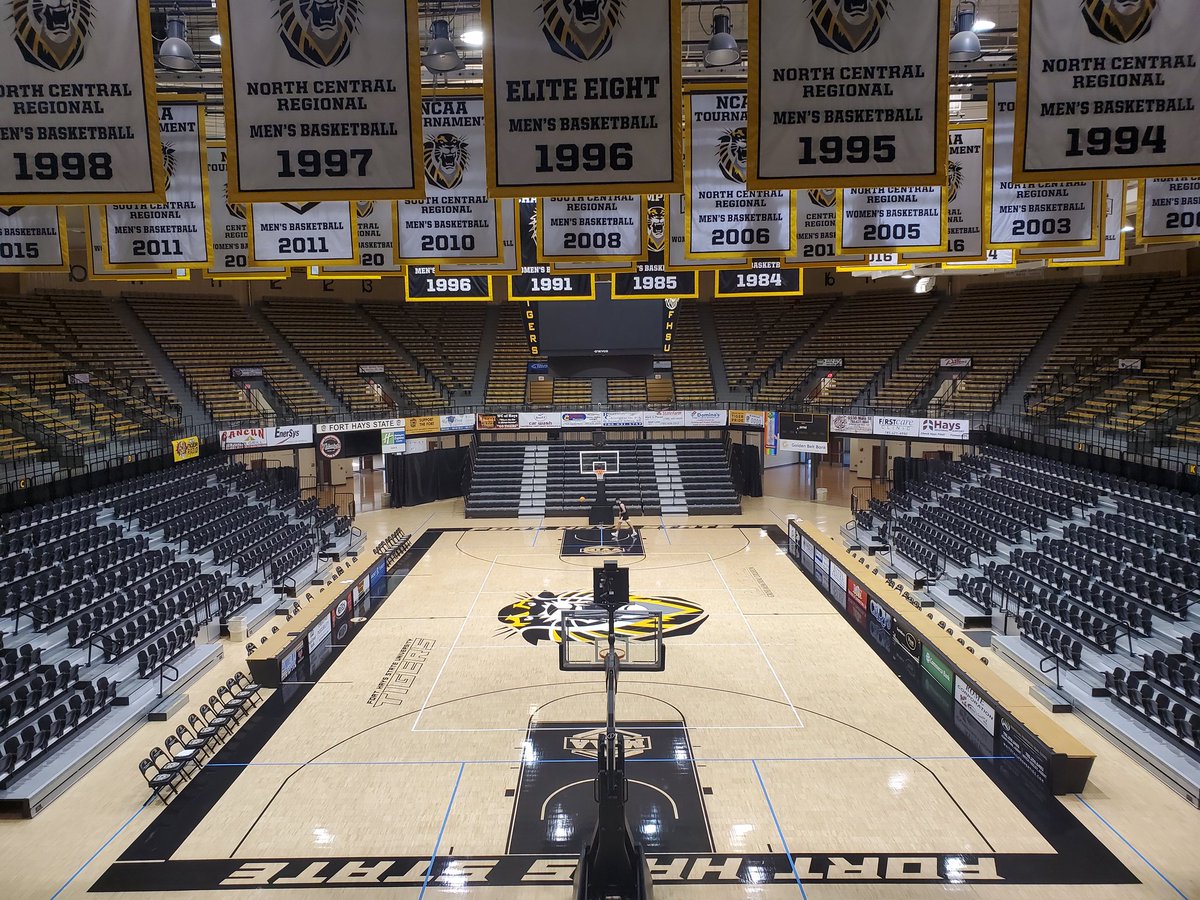 fhsutigerhoops's tweet photo. First Official Day of practice in the books! Excited what this year has to bring for this group. Showing up to Gross Coliseum never gets old! #RollTiges🐯 https://t.co/T7arD3xr52