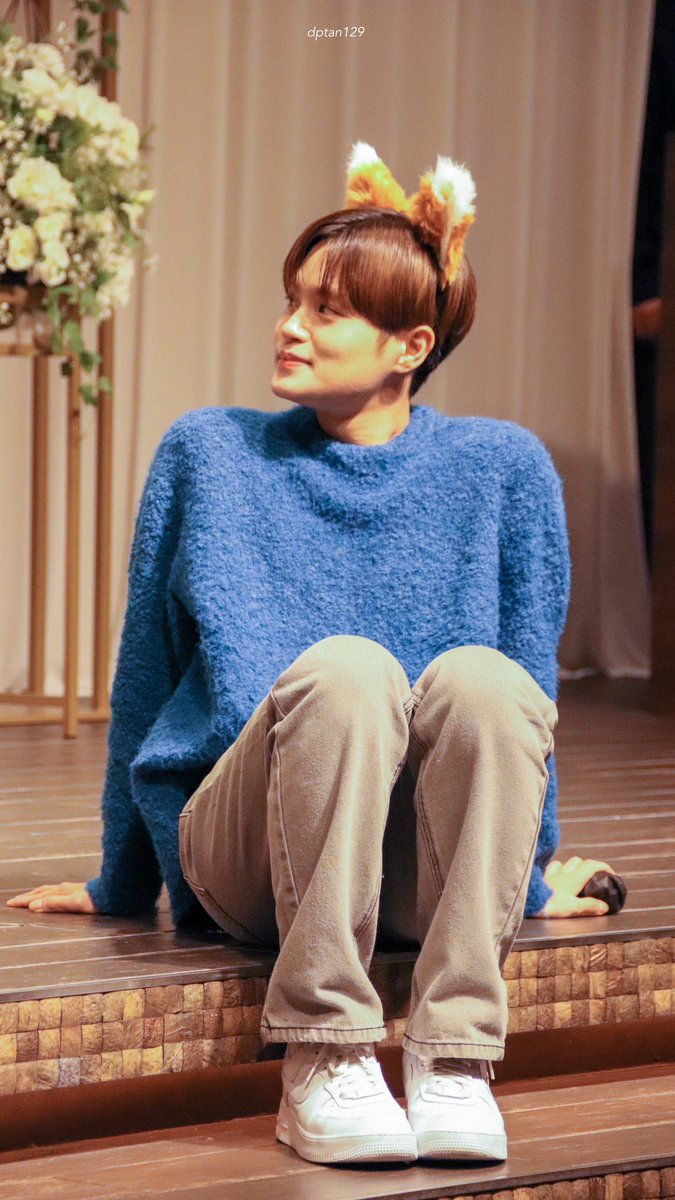 dptan129's tweet photo. 221015 원티샵 팬싸

왜 이렇게 귀엽게 앉아??😂

#이대��  #LEEDAEHWI 
#AB6IX    #에이비식스    #1takes #TAKE_A_CHANCE    #Sugarcoat https://t.co/LTHDJvlgX4