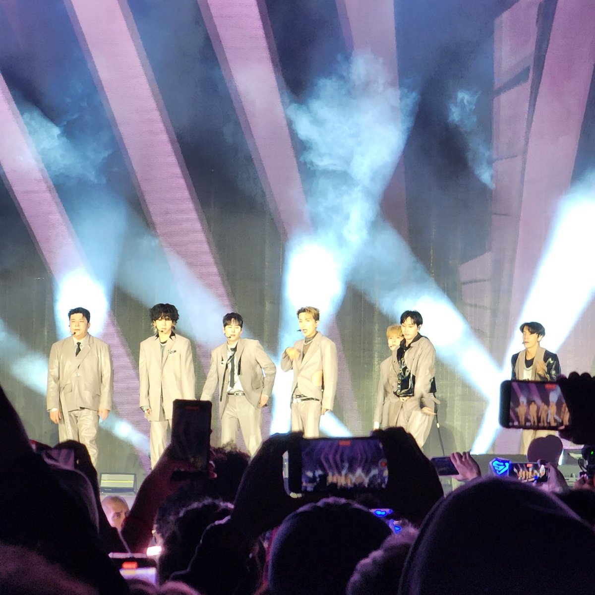 li8htnin8's tweet photo. Super Junior
#KAMPLA2022 https://t.co/UPXzpImqBR