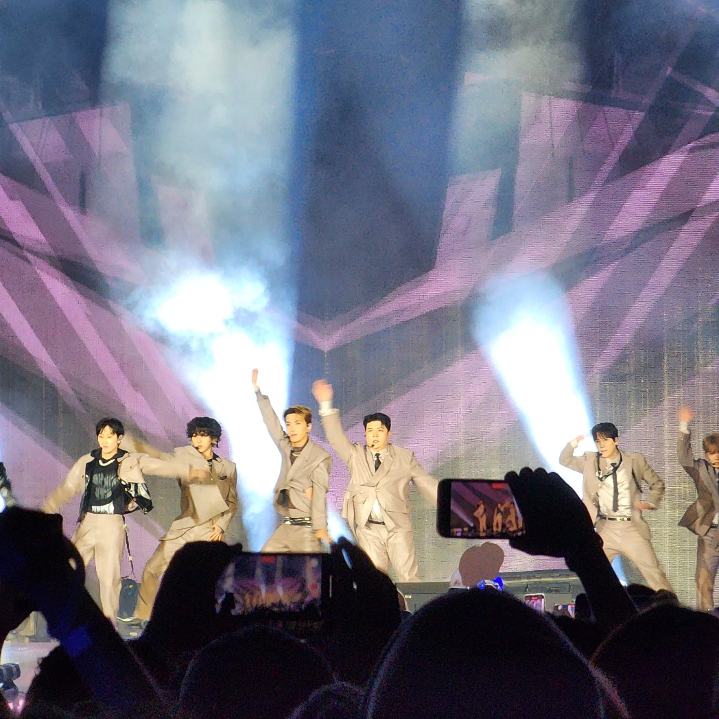li8htnin8's tweet photo. Super Junior
#KAMPLA2022 https://t.co/UPXzpImqBR
