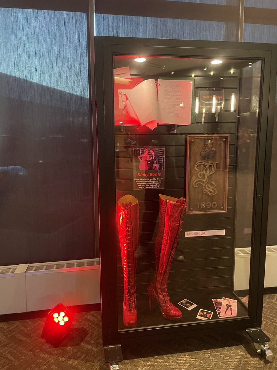 ndhardisty's tweet image. A dream come true @FilbertHazell @PanicAtTheDisco 🖤