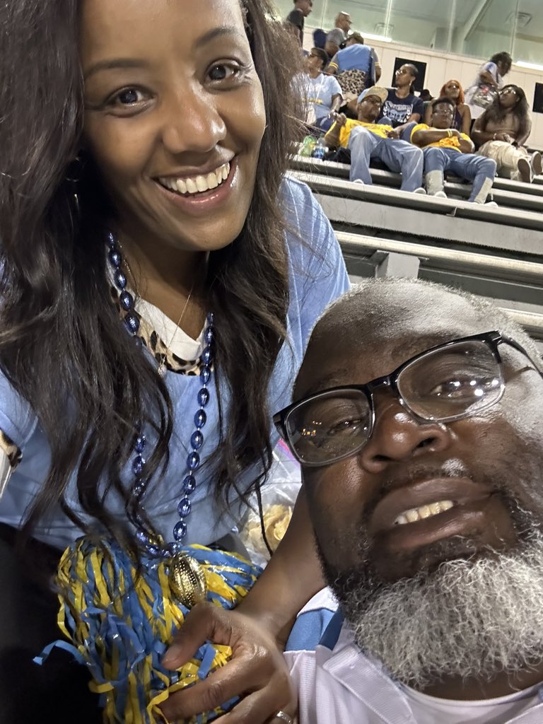 mschrissykk's tweet photo. If the lights are on, we are here! Congratulations JAGUARS on the win  ���💙💛 @DK70813 https://t.co/gSnc6vzrP1