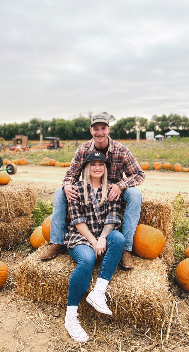 CorbonSheppard's tweet photo. First time doing g fall shit 🥹♥️🍂 https://t.co/B5JbQKUO8V
