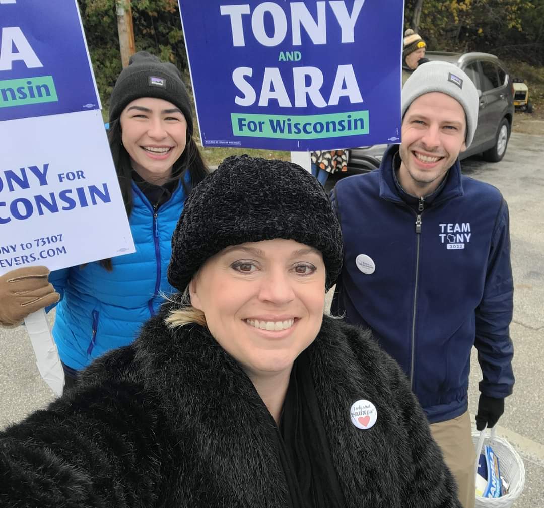 AGMforSenate's tweet photo. It was a beautiful day at Fall Fest in Sister Bay! I got the chance to march with my friends from Indivisible Door and the Democratic Party of Wisconsin in this morning's parade. We were there to get out the vote for Tony Evers, Mandela Barnes, Roberta Thelen, and yours truly! https://t.co/YtNvRD7Lqe