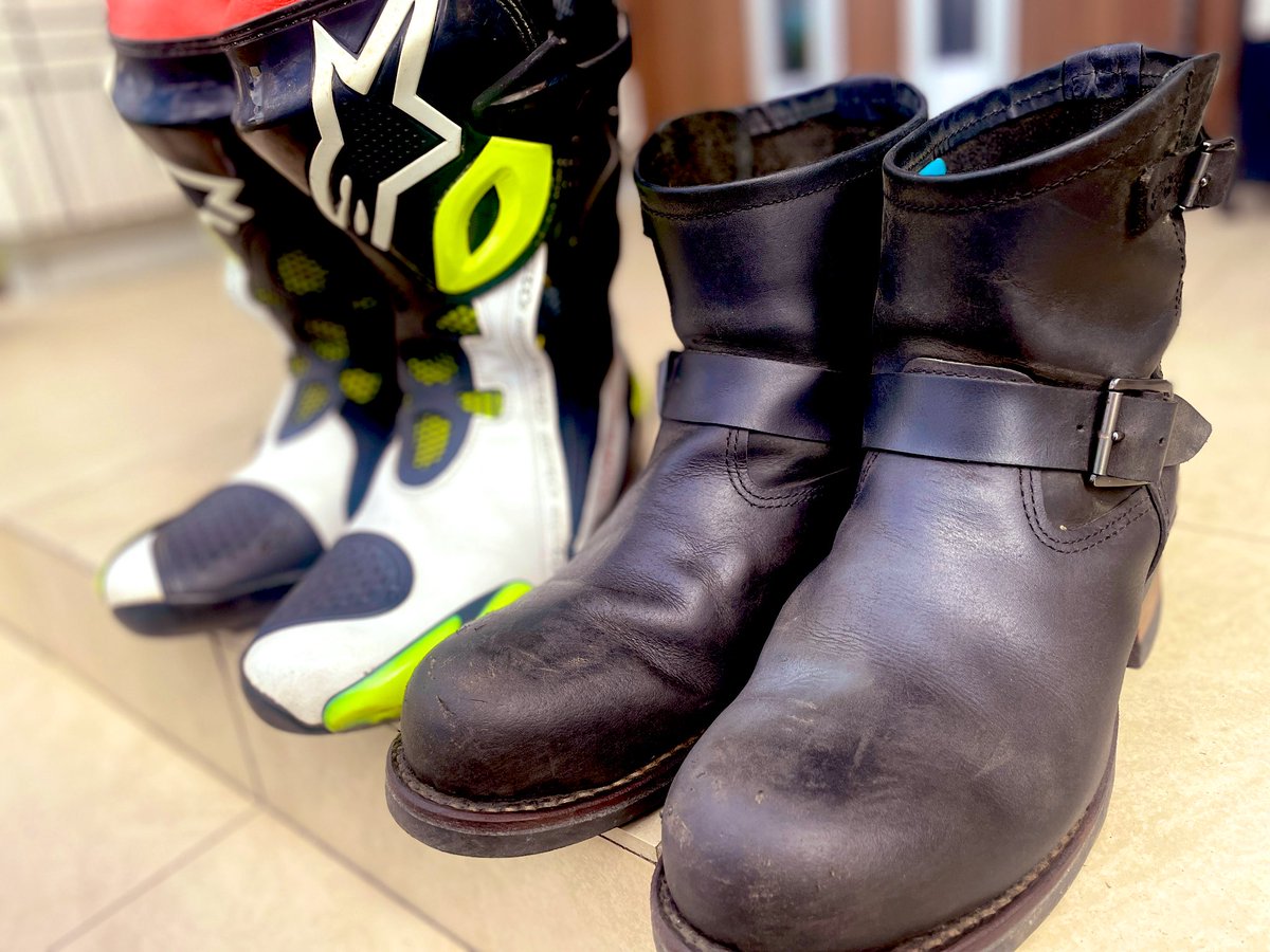 gussunO_sanNooB's tweet photo. 久しぶりのブーツお手入れ👆レーシングブーツを履いたのはいつだったか？？🤔  #alphaindustries   #alpinestars   #supertechr https://t.co/zf1ZYaZoKF