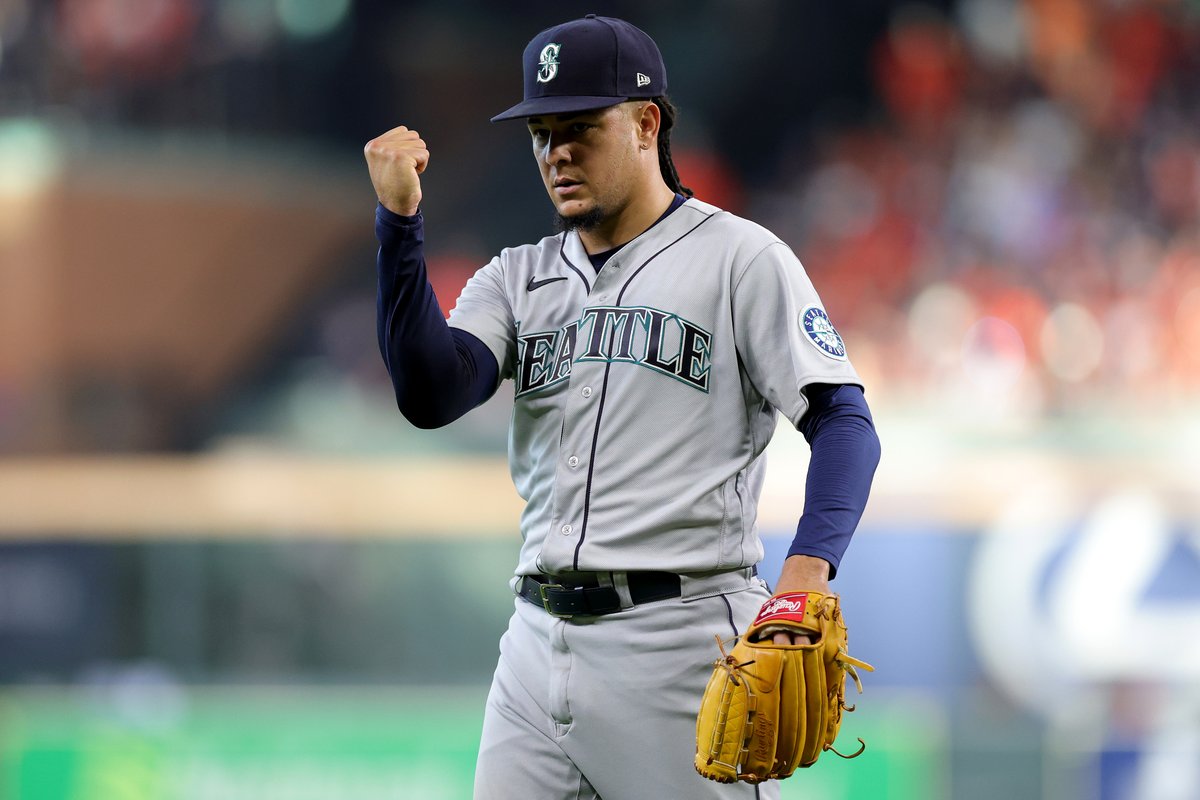 BRWalkoff's tweet photo. First postseason appearance since 2001 and they made it an unforgettable one.

Shoutout to the @Mariners 💙💚 https://t.co/cJruFt7BAU
