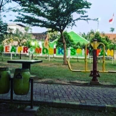 RereiiAnis's tweet photo. RTH Maramis menjadi salah satu RTH terbaik yang dimiliki Kota Probolinggo. Selain memiliki fasilitas untuk berolahraga, ada juga sarana bermain anak.

#weloveprobolinggo
#welovecities
#majenganberlari
#kecamatanmayangan https://t.co/6uFykFQ4tV