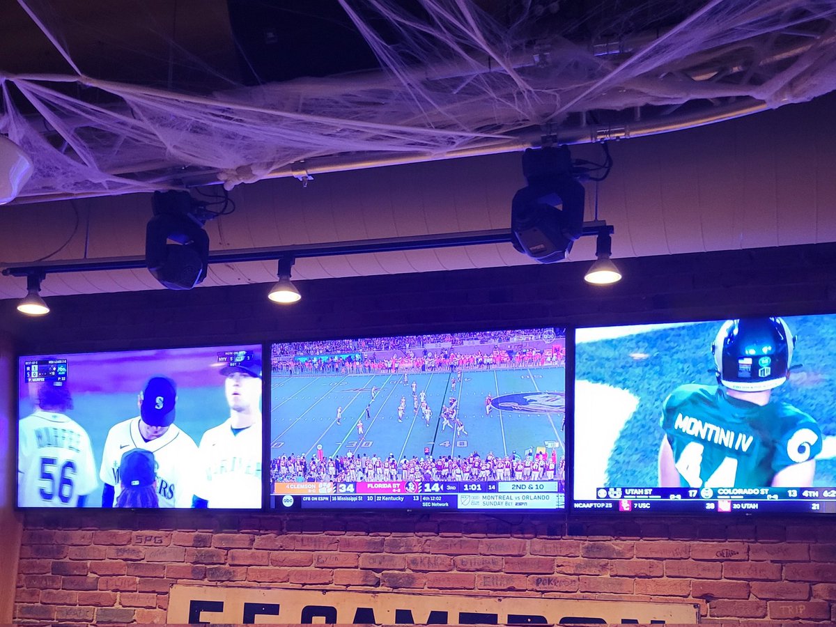 BombasticAmy's tweet photo. Found a spot in Fort Collins to watch @Mariners and @CSURams ❤ https://t.co/cSRWrcEIfB