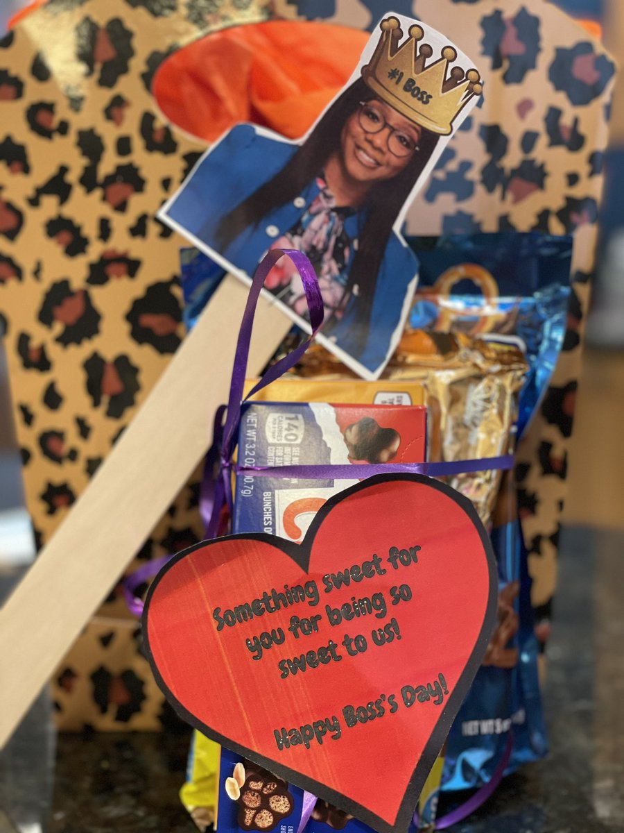 TinaTeaching's tweet photo. Ending the week w/ a happy heart full of gratitude! I work w/ some amazing people… I absolutely love this! 🤗✨Now I just need to figure out how to hide these sweets from my husband &amp; son 😆  #grateful #bosslady #amazingstaff #happyheart #gratitude #bossday #happyweekend https://t.co/N1nlL9Wmjs