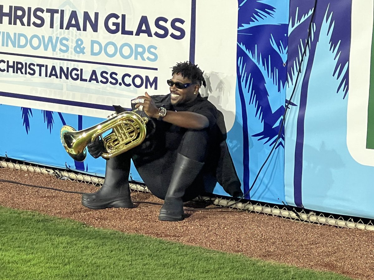 s_helwick's tweet photo. Here is Antonio Brown chilling with a baritone at the FAU-Rice game tonight https://t.co/tyVBsONMb1