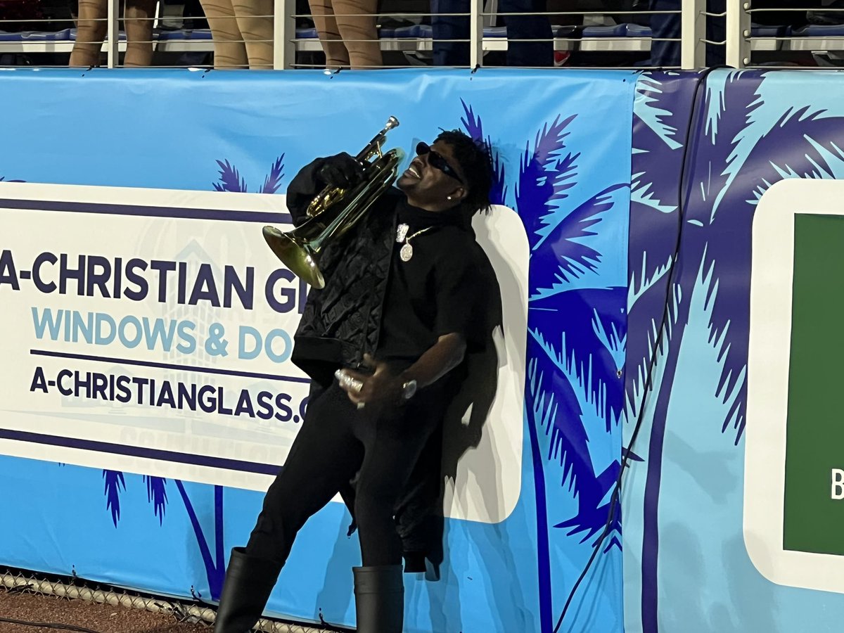 s_helwick's tweet photo. Here is Antonio Brown chilling with a baritone at the FAU-Rice game tonight https://t.co/tyVBsONMb1