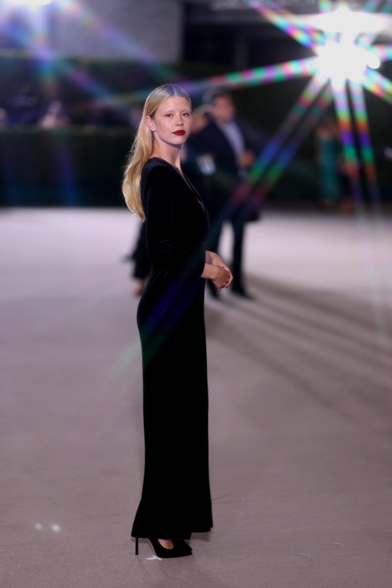 Variety's tweet photo. Mia Goth! https://t.co/s7GEp8cx1W https://t.co/AxeXMEHrp5