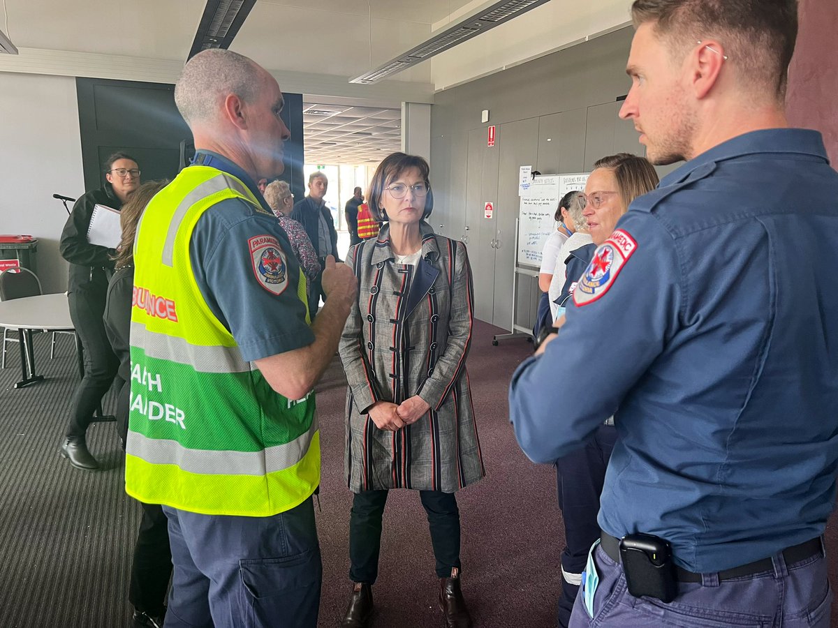 Thanks to @AmbulanceVic for your important work supporting people evacuated from their homes in Rochester - now being cared for at the Bendigo Relief Centre.