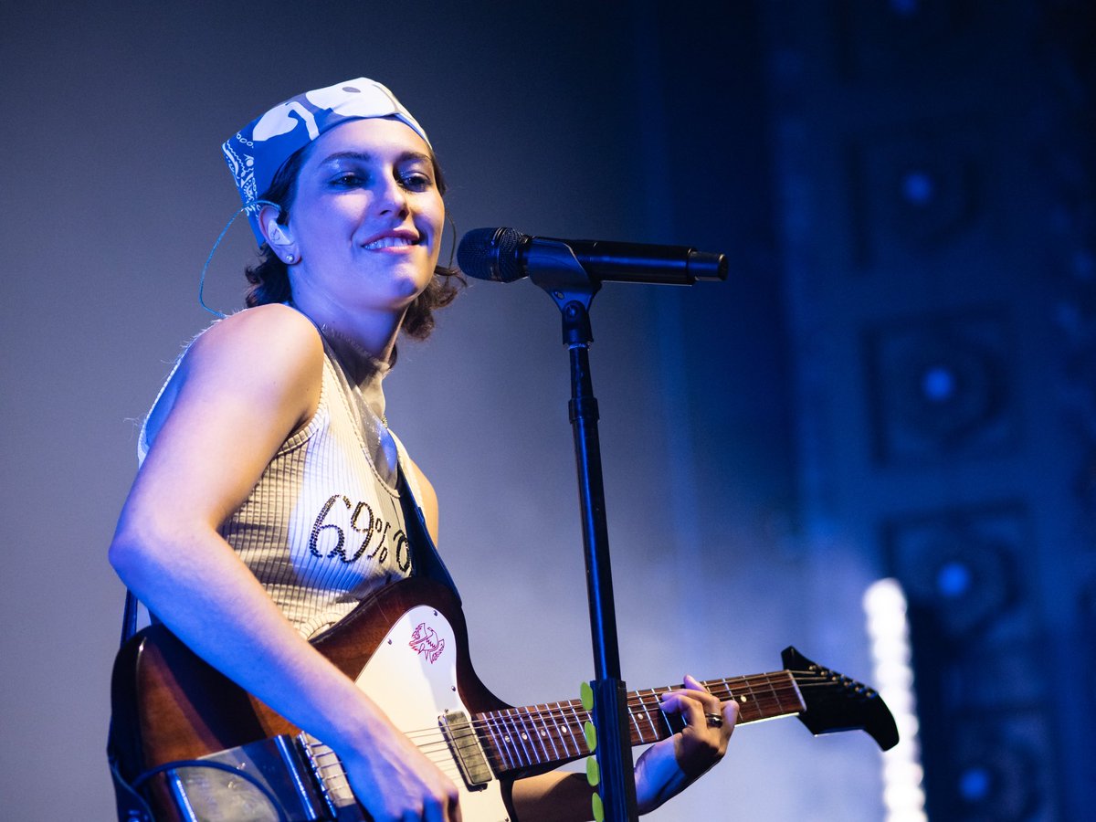“Let’s just play this without the tracks. This isn’t a fucking Apple store.” King Princess before playing “Winter is Hopeful.”