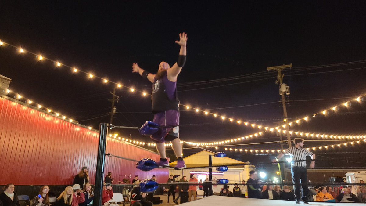 MEGAAAA THANK YOU RUSHVILLE, INDIANA!!! WE DEFINITELY WENT BANANAS TONIGHT AT #UPSTARTPRO WE’LL DO IT LIVE! AND IT WAS TOO DAMN MEGAAAA 🦍🍌

📸 <a href="/range_4/">Cliff Pappe</a>