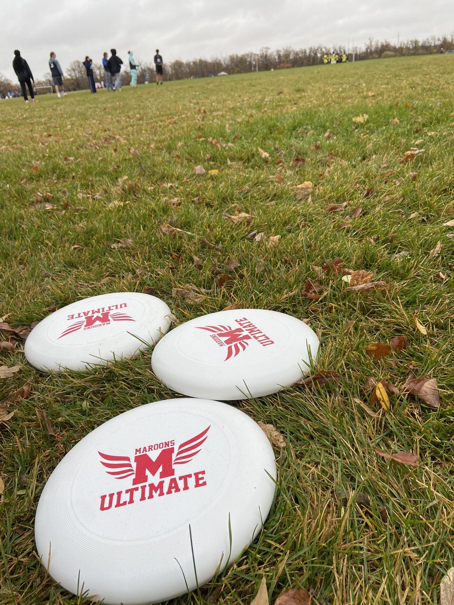 Our <a href="/dmcintyre/">DMCI</a> Fall Ultimate team at this year’s Hold Back the Snow tourney at IJL. They stuck together, cheered on each other off the sidelines and had lots of opportunity to learn more about the game! Back at it tomorrow for bracket play. @WinnipegSD