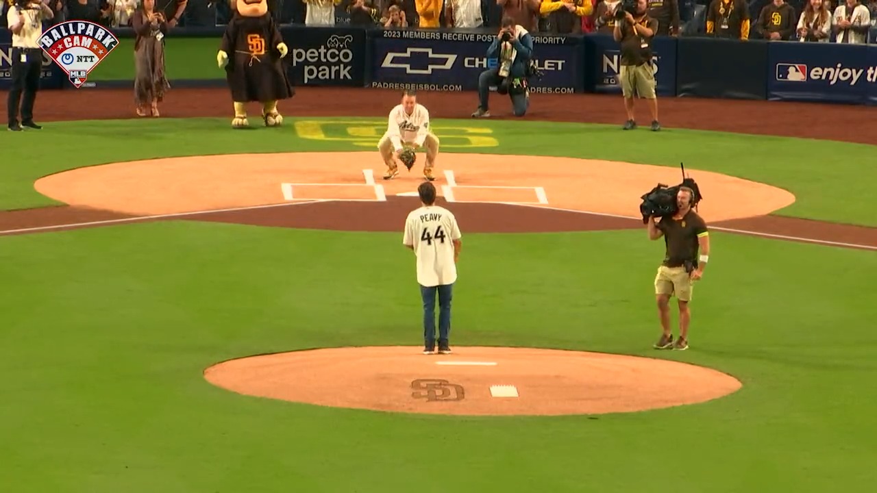 MLB Network on X: Joe Musgrove wears #44 because Jake Peavy was his  favorite pitcher growing up. Tonight, our guy @JakePeavy_22 threw out the first  pitch right before @itsFatherJoe44 took the hill