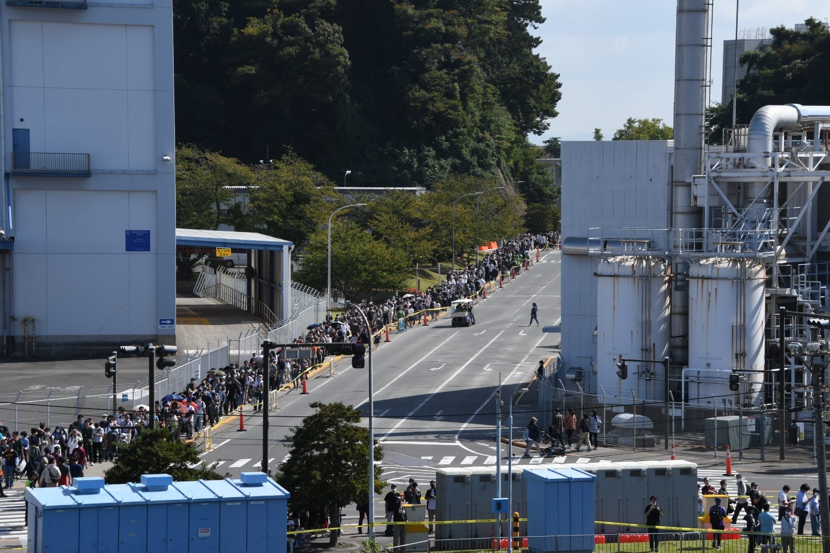 Mania ブルーリッジの見学凄い列になりました 再度の身分証明書と手荷物検査があります 頑張って下さい ヨコスカフレンドシップデー 横須賀基地フレンドシップデー 横須賀フレンドシップデー T Co Cm0d0cpi0u Twitter