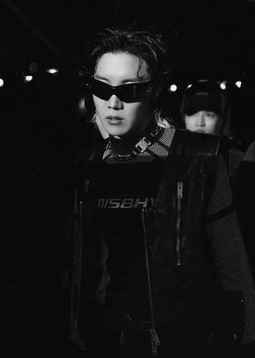 94koobi97's tweet photo. JAY https://t.co/W1rNA5k7Xj