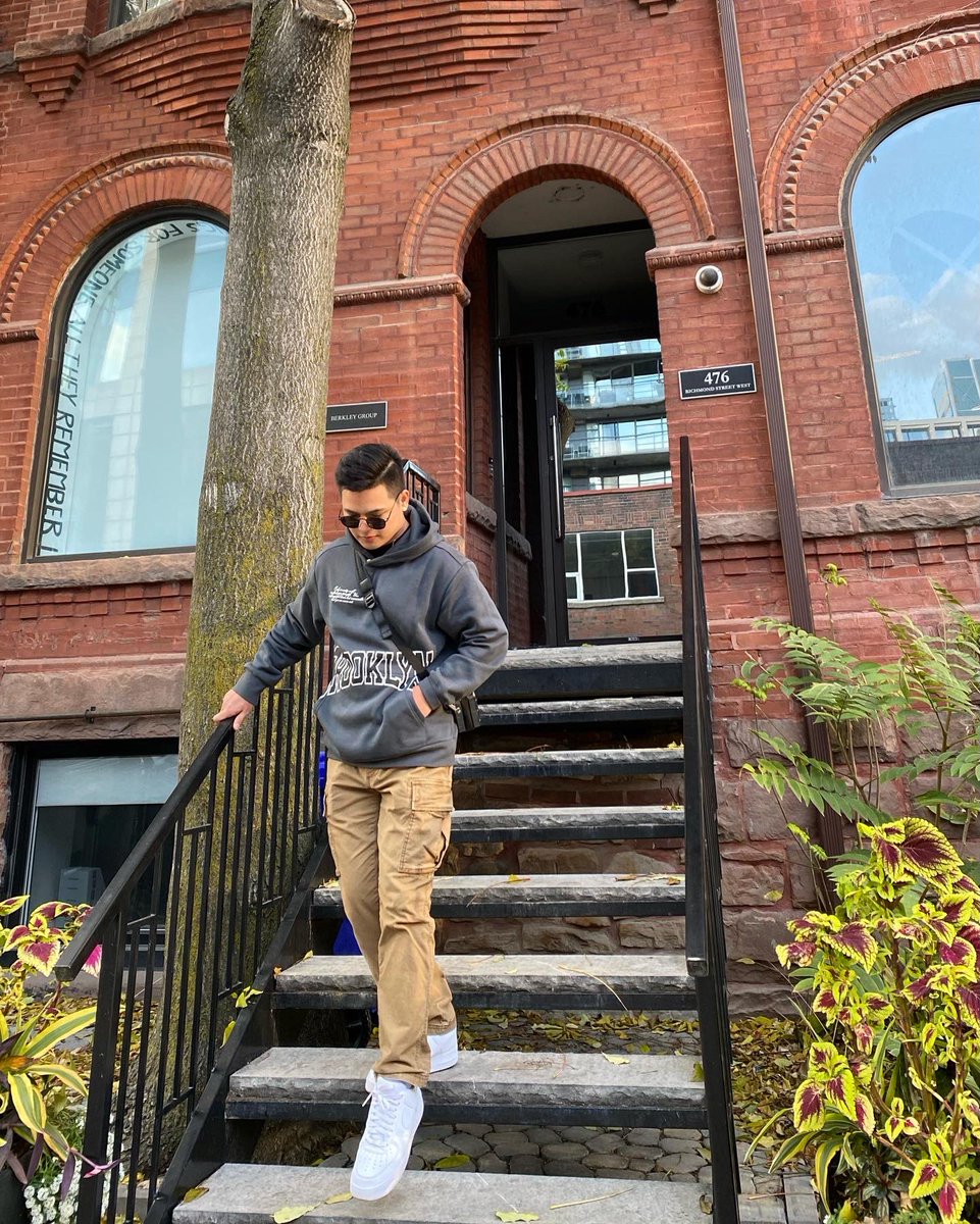 thejimzz's tweet photo. I don't know where I'm going but, I'm on my way! 🇨🇦 https://t.co/AjV7nLKVXZ