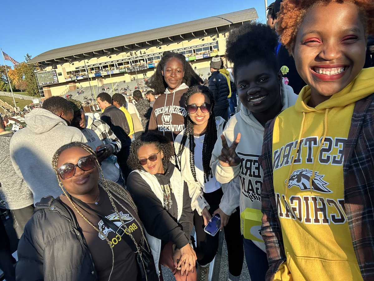 RachealMmanga's tweet photo. Game day #wmu #wmugameday #wmubroncos #wmufootball match my energy https://t.co/RBrwkT6Fbp