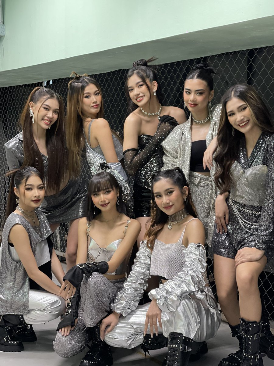 BINI_ph's tweet photo. #BINI : βMr.Musicβ concert truly hit us all!
Congratulations @JonathanManalo for a successful anniversary concert, and thank you for trusting our best girls with your music!
#MrMusic #JonathanManalo #JM20Years @bini_members https://t.co/pWMjOCFavr