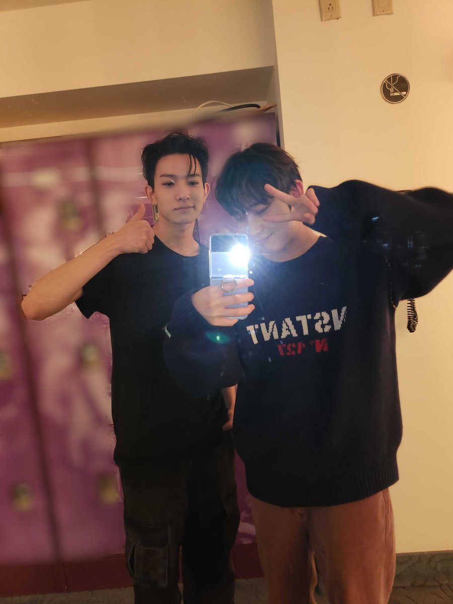 maejo_ss's tweet photo. 지금 일어남.. 근데 이거보고 다시 임종 https://t.co/6zUJpxmi6g