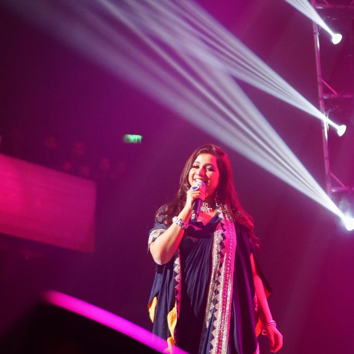 Surma_SG's tweet photo. How beautiful you were looking yesterday @shreyaghoshal!♥

#LiveinPerth♥
#ShreyaGhoshal https://t.co/RXCg3jeTt6