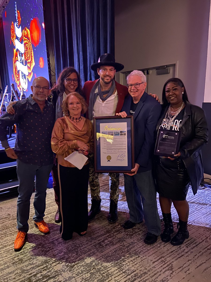 PatrickMorrisW2's tweet photo. So proud to represent Mayor Daniella Levine Cava tonight at an organization she loves dearly.. Guitars over Guns.. Had the honor to spend time w Romania Dukes and present a proclamation to MJ and Fred Wright both who lost sons to gun violence. The evening was amazing. https://t.co/dP0YpTpihD