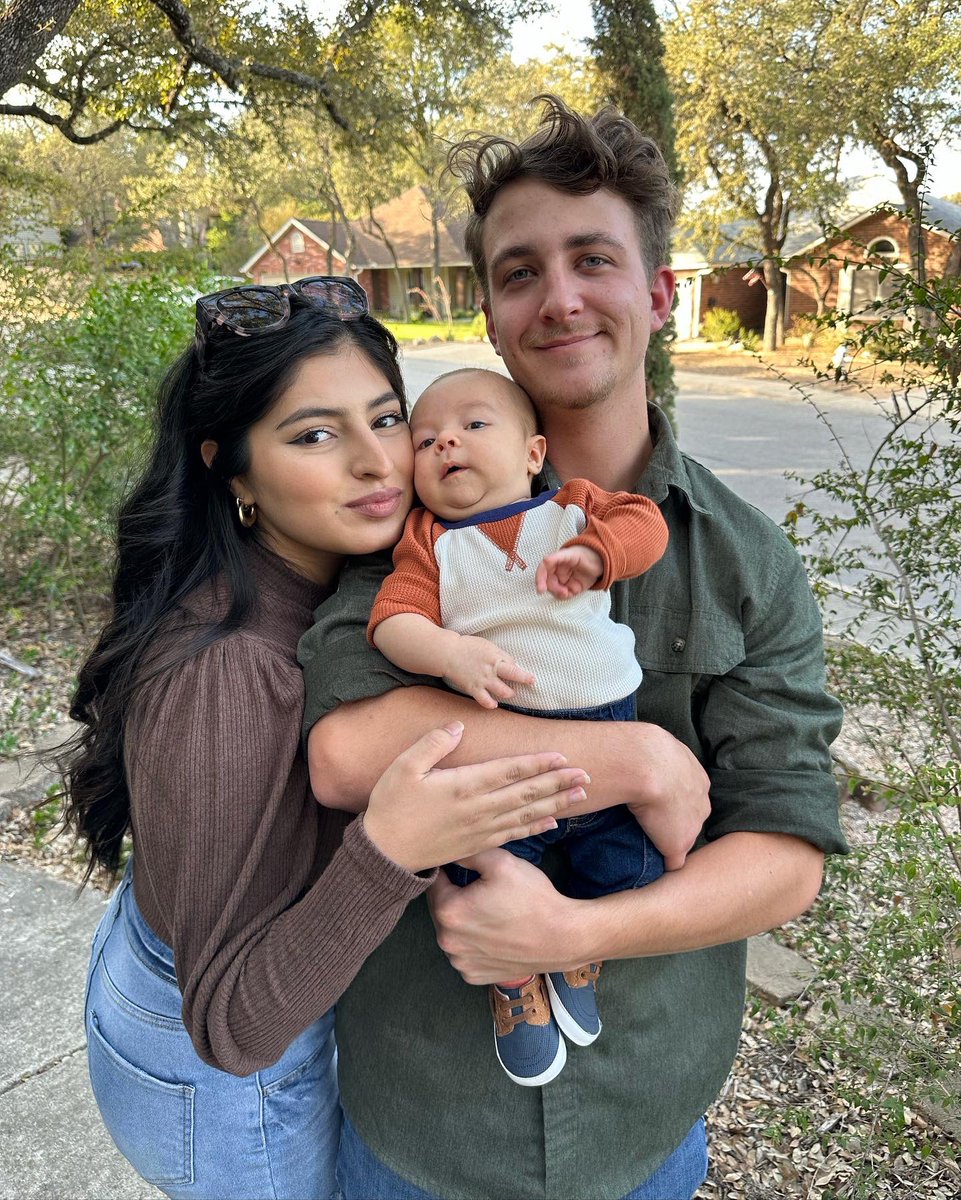 hellojaylyn's tweet photo. This little pumpkins first fall 🍂🤎 https://t.co/b171DTdFF2