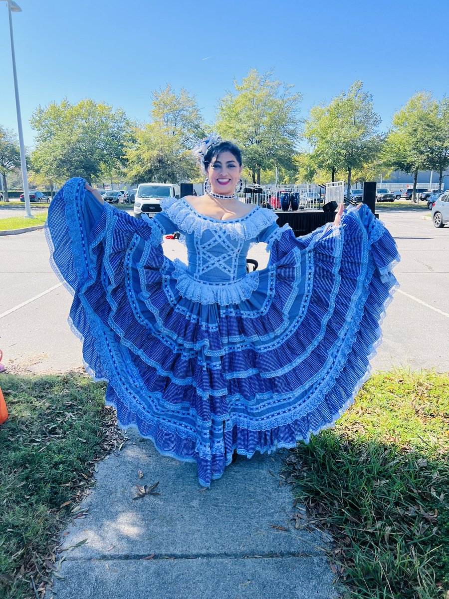 MFox_VBPD's tweet photo. A quick hop over the the Second Precinct to join the Nuestra Féria!  Shout out to Rico Chef for the delicious empanadas!!! Yum! https://t.co/hsemcn9en0