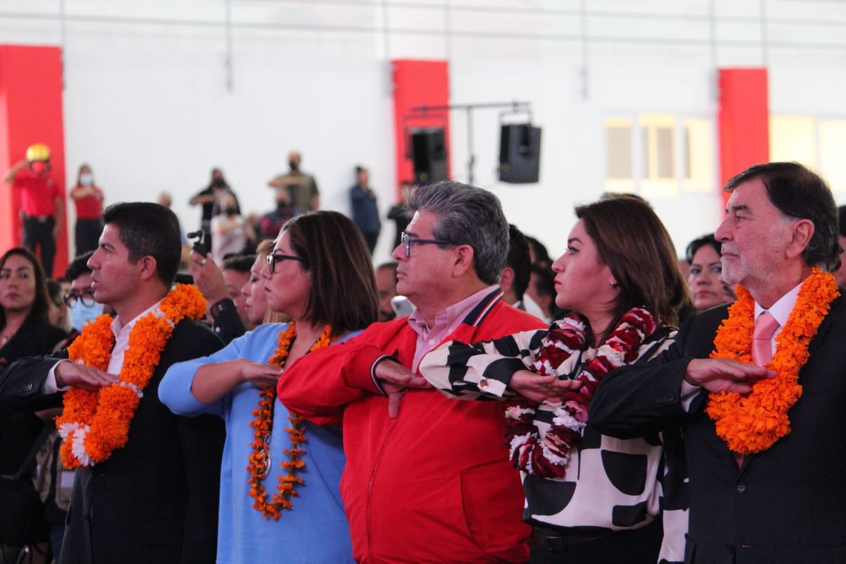 Javier_CasiqueZ's tweet photo. Agradezco la invitación de @LorenzoRiveraN Pdte Mun de #Chignahuapan a su #PrimerInformeDeLabores. Tuve oportunidad de encontrarme con amigas diputadas, el pdte mun de #Puebla y el exgobernador de #Tlaxcala Mariano Gonzalez Zarur. Les mando un abrazo. https://t.co/FOk46NFi2A