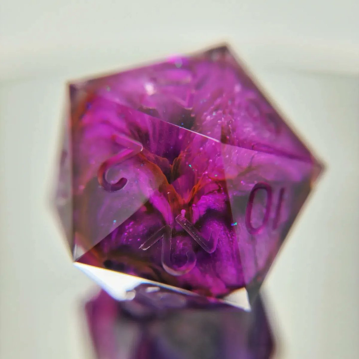 Vaesive_Plays's tweet photo. Newest sets ready for homes; they'll be posted on the shop in the next few days!
More pics in replies
#dicegoblin #dice #dicemaking #diceart #resindice #resinart #homemade #ttrpgdice #dnddice #dungeonsanddragons #rollforinitiative #forbiddencandy #handmadedice #shinymathrocks https://t.co/HyTlyVzfbp