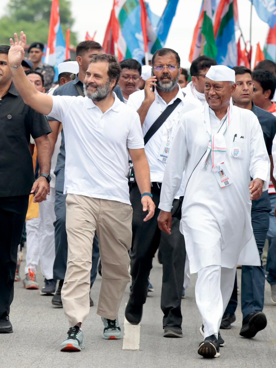 चेहरे पर मुस्कान और एकता का पैगाम लिए आगे बढ़ती #BharatJodoYatra