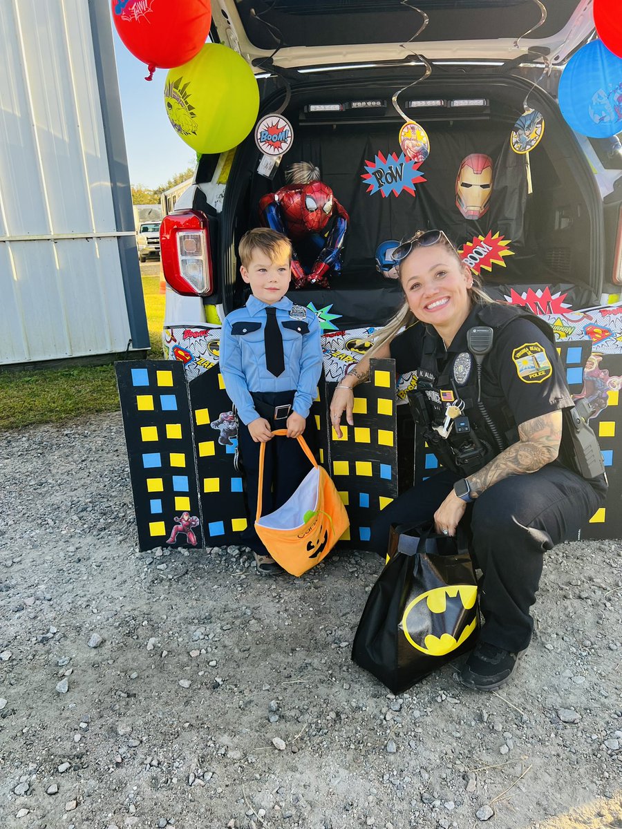 MFox_VBPD's tweet photo. Last stop of the day!  VBPD Mounted Trunk or Treat was a blast!  Thank you to the 1st Precinct’s Community Liaison Officer, CLO Allday for all your hard work to make the decorations and preparations for this long day!  You are a Super Hero! https://t.co/9jEofTWxtf