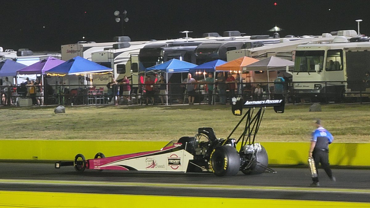 body_tab's tweet photo. #texasmotorplex #fridaynightqualifying #NHRA https://t.co/xmTBPpU9RX